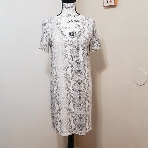 White Snakeskin print T-shirt dress by Vanilla Bay Size M NWOT